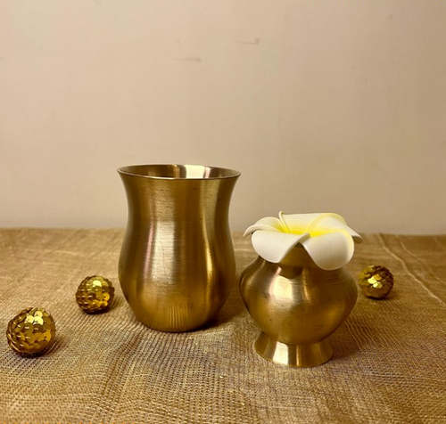 Golden Curved Glasses – Modern Classic