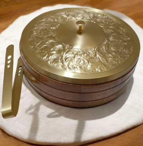 Chitai Roti Box with Tong – Functional Elegance